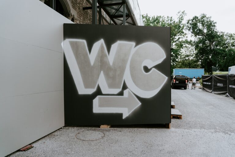 Je teste pour toi un WC chimique de camping…