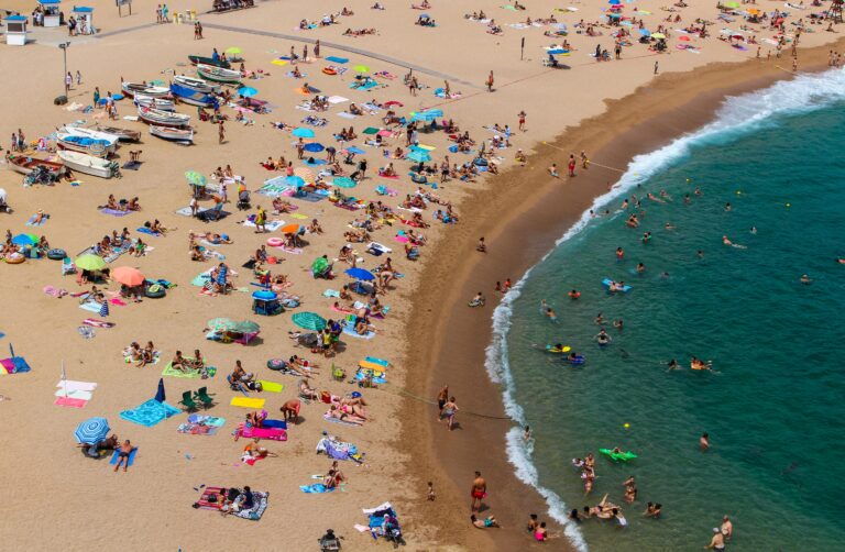 Plage : les règles de politesse de base.